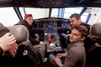 Dijaki so si z veseljem ogledali tudi pilotsko kabino..jpg