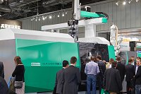 01 ARBURG_111226_Allrounder 1120H Publikum.jpg