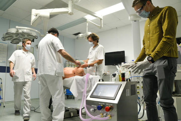 Respirator-Dihaj.si-5ea733f878aba-5ea733f87aaba.JPG.720px