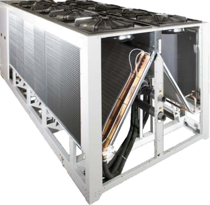 Industrijski hladilnik vode z vgrajenim prostim hlajenjem