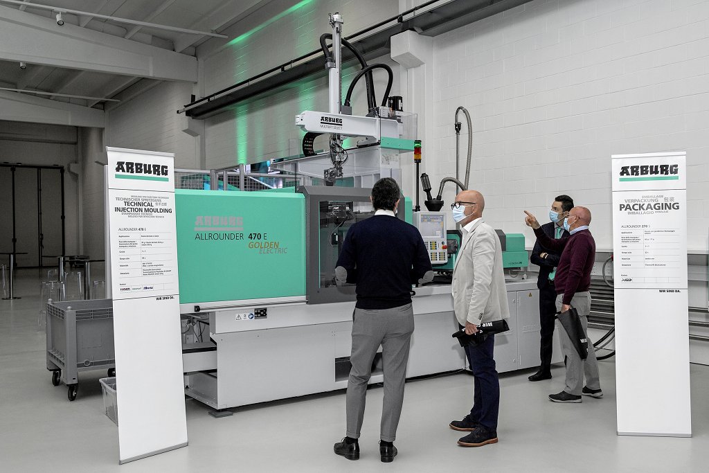 ARBURG 174513 Opening ARBURG Italy Application