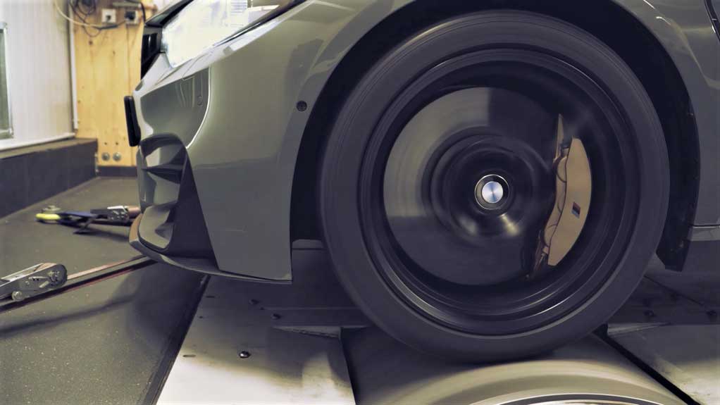 bmw-m5-all-wheel-drive-chassis-dynamometer-test-bench.png