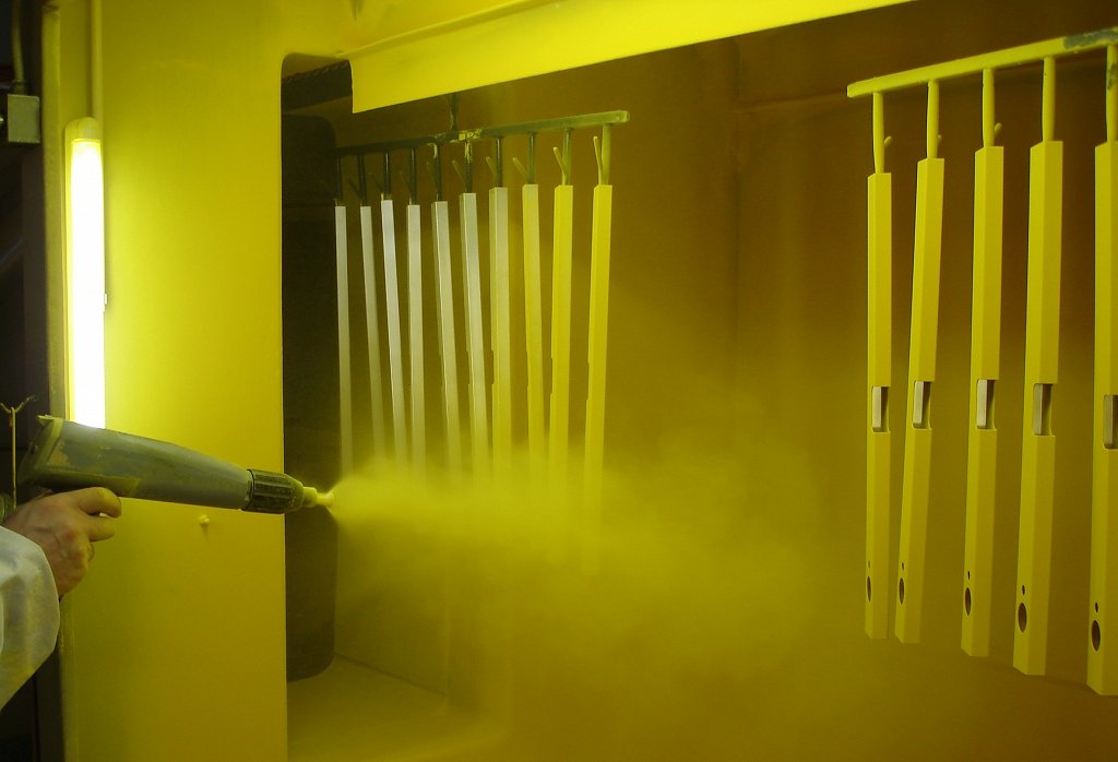 Nanos s praskastimi laki