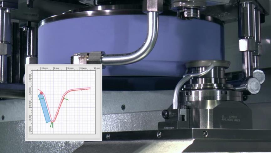 Fig. 4 View into working chamber and real-time display on the operator panel