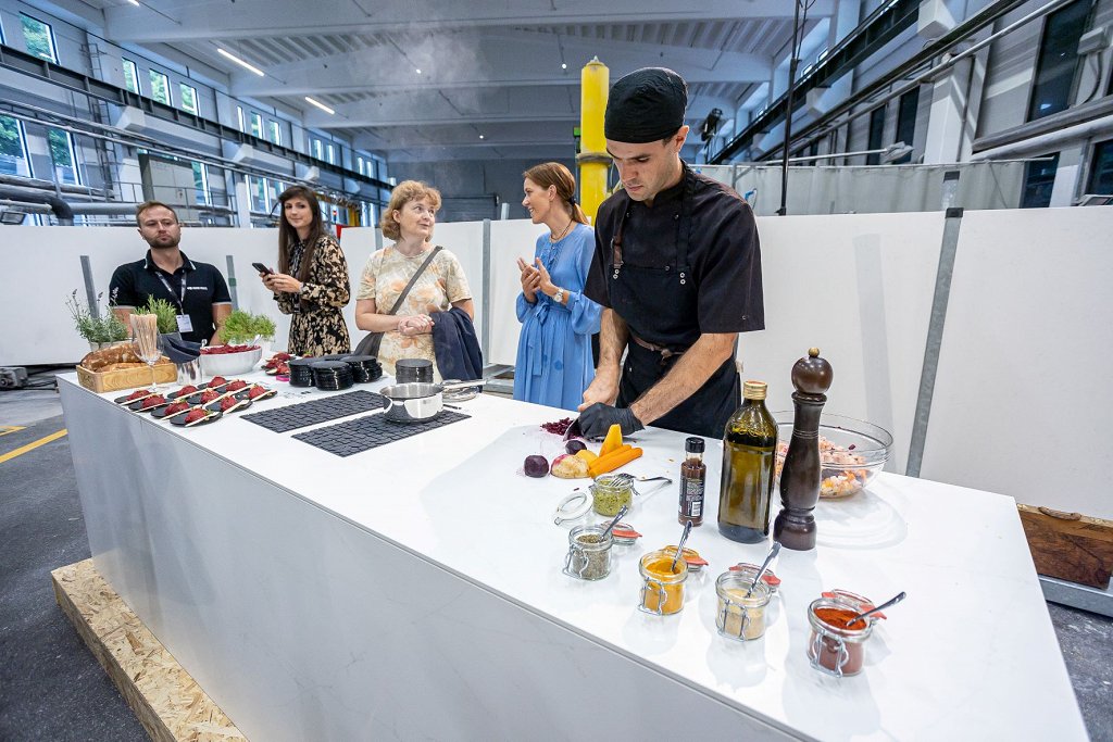 Na njem lahko tudi kuhate