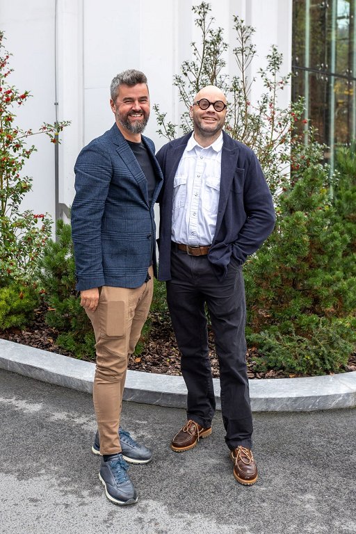 Izvršni direktor pri Marmorju Hotavlje Tomaž Selak in priznani angleški navtični arhitekt Mark Berryman