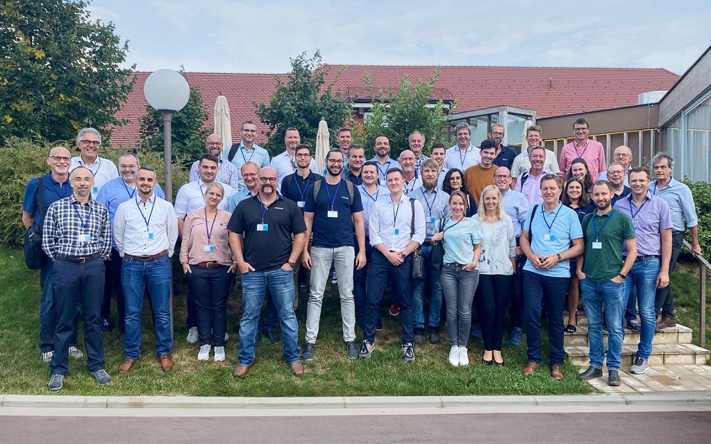 Photo_02_STADLER_International_Sales_Meeting_Group-picture_resized