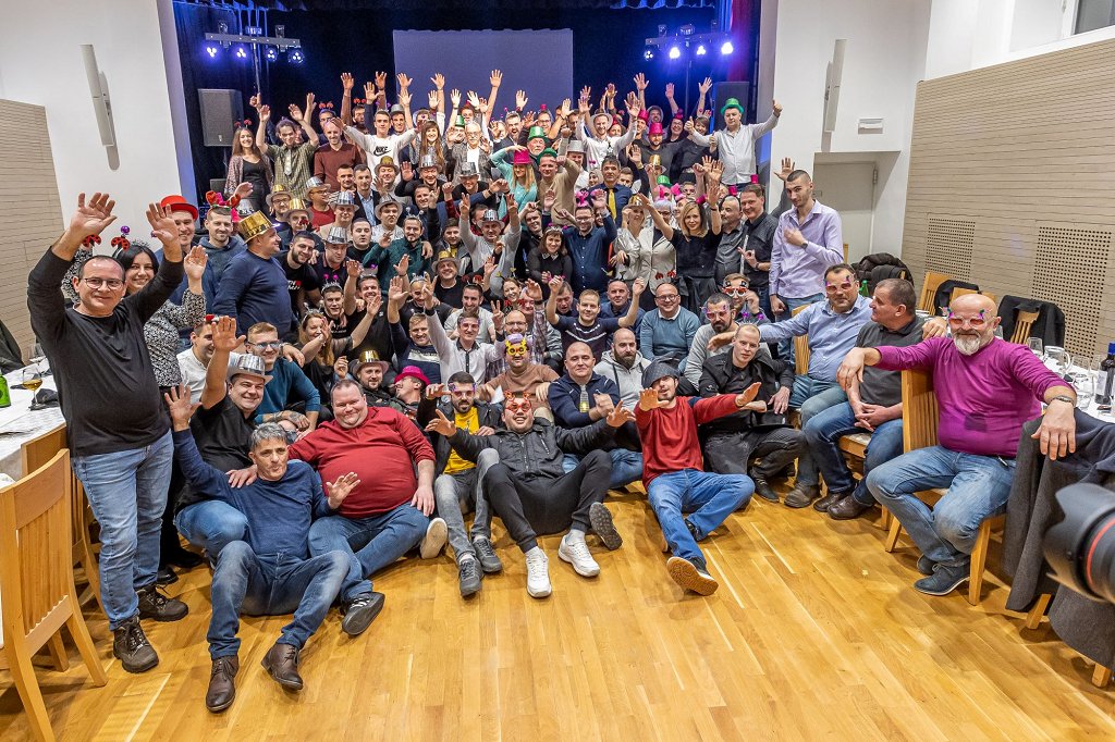 S številnimi družabnimi dogodki krepijo organizacijsko klimo 