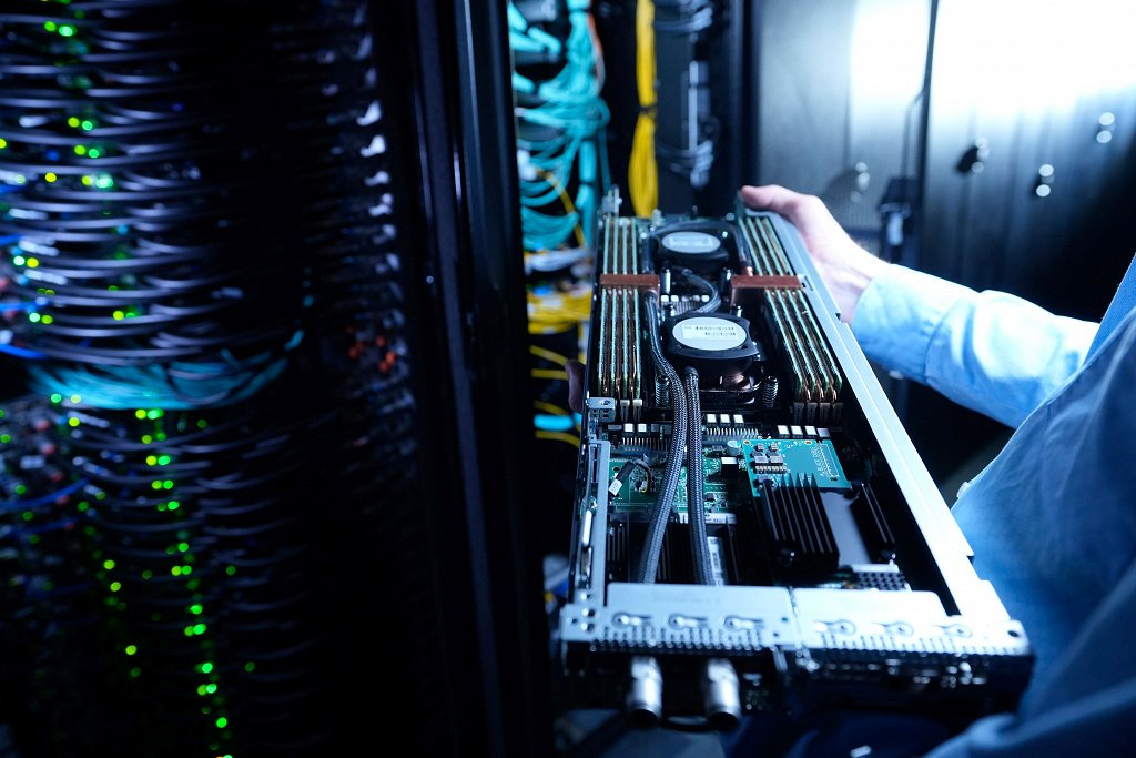 2_Quriosity_ _BASF_superračunalnik