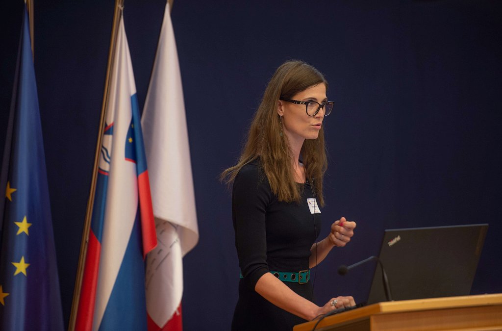 Nina Hojnik z Združenja slovenske fotovoltaike je spregovorila o izivih na tem področju (foto Urban Vesel)