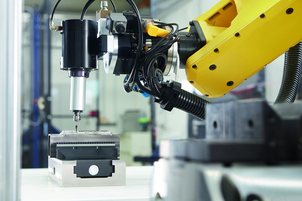 RCE_R-EMENDO_Anwendungsbild_Entgraten_0822