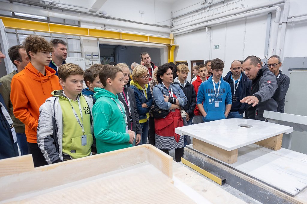 Dijaki in šolarji bodo v živo preverili, kako v podjetju izvajajo projekte