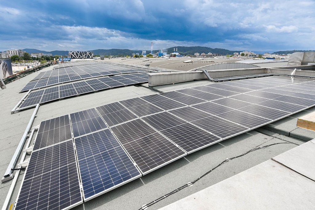 Fotovaltaika v Cityparku (foto Robert Krumpak)