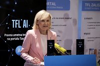 Zlata Tavčar je danes Sloveniji predstavila prvo pravno umetno inteligenco TFL AI (Foto STA)