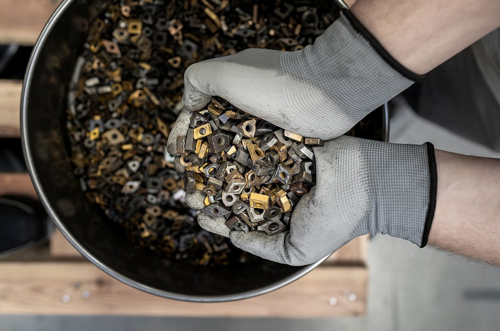 Insert carbide recycling