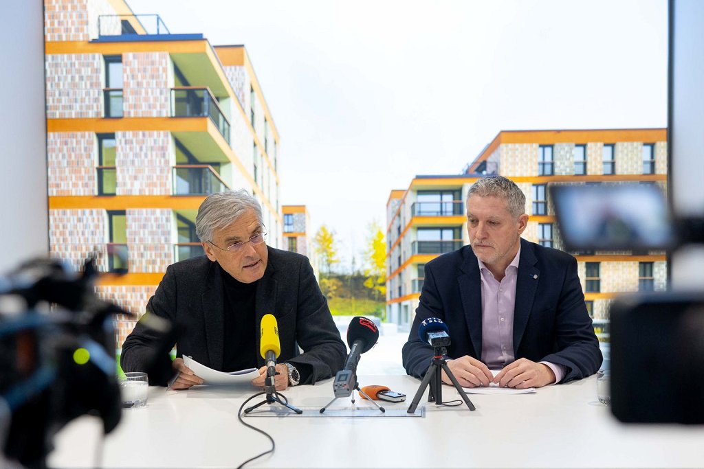 Predstavnike medijev sta na novinarskem srečanju nagovorila predsednik uprave SSRS mag Črtomir Remec in član uprave SSRS Krešo Šavrič Foto Anže Krže Mediaspeed