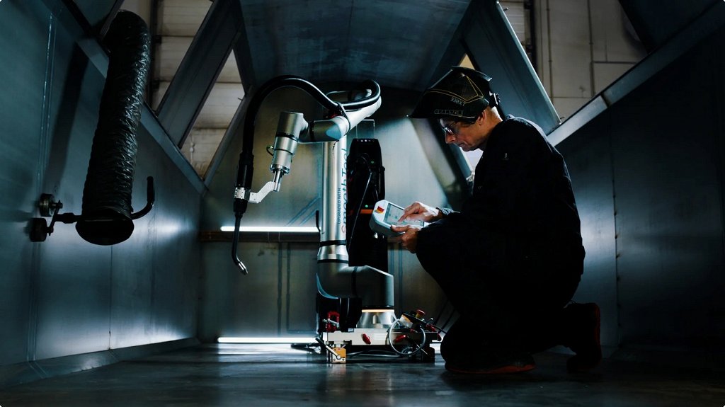 Universal Robots - 2