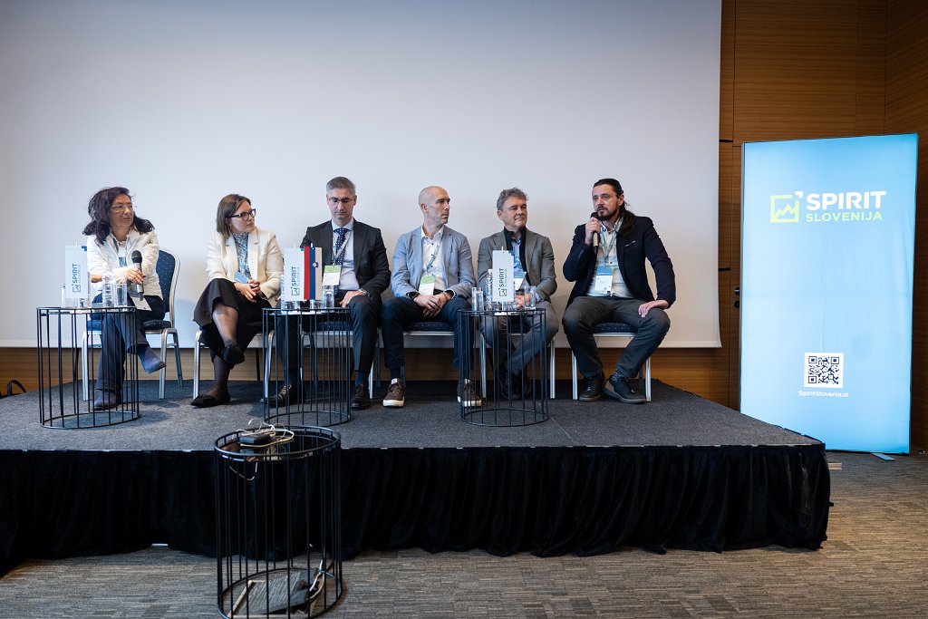 Okrogla miza na temo vodika