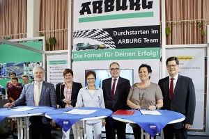.ARBURG_39273_01_Bildungspartnerschaft_Freudenstadt.thumb-300x200.jpg